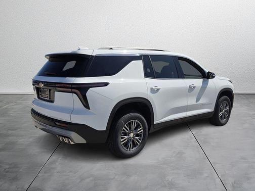 Gaz Summit White 2026 Chevrolet Traverse LT