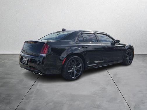 2022 Chrysler 300 Touring