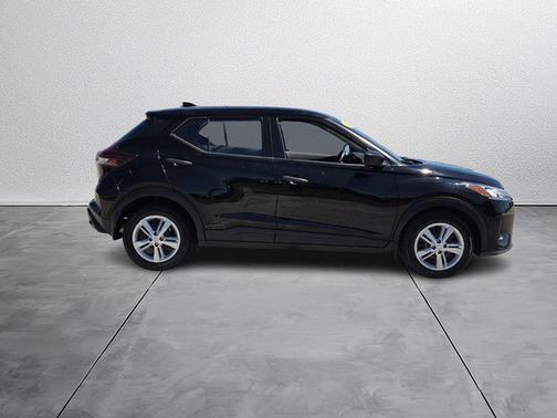 Super Black 2021 Nissan Kicks S
