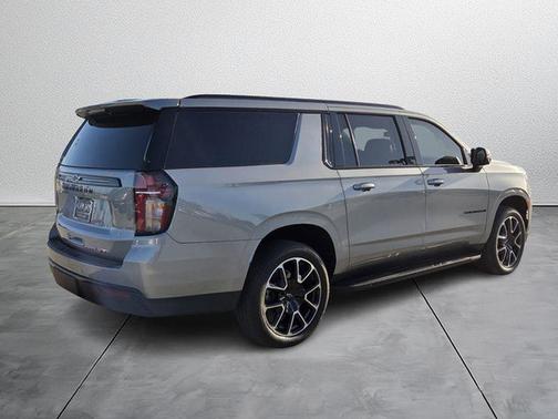 2023 Chevrolet Suburban RST