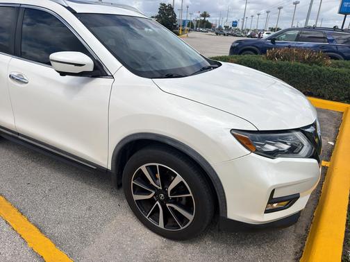 Pearl White 2017 Nissan Rogue SL