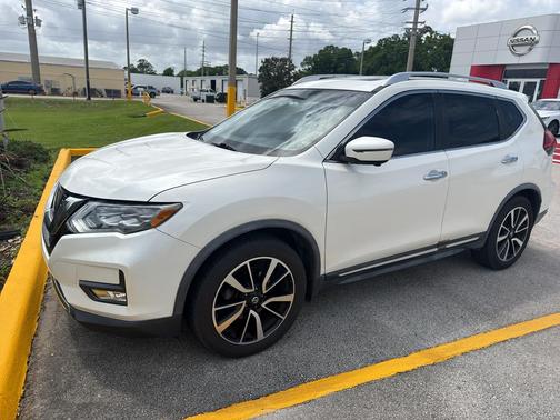 Pearl White 2017 Nissan Rogue SL