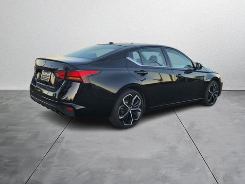 2023 Nissan Altima SR FWD