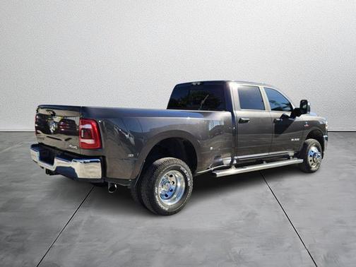 2024 RAM 3500 Laramie Crew Cab 4x4 8' Box
