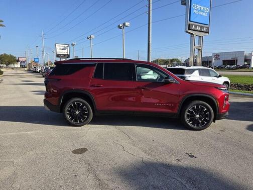 Radiant Red Tintcoat 2026 Chevrolet Traverse LT