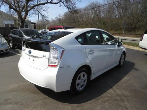 2010 Toyota Prius III