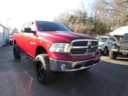 2014 RAM 1500 4WD Crew Cab 140.5'' Big Horn