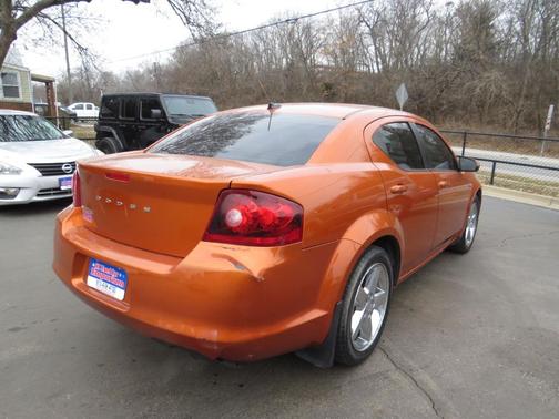 2011 Dodge Avenger 4dr Sdn Lux