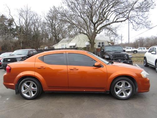 2011 Dodge Avenger 4dr Sdn Lux