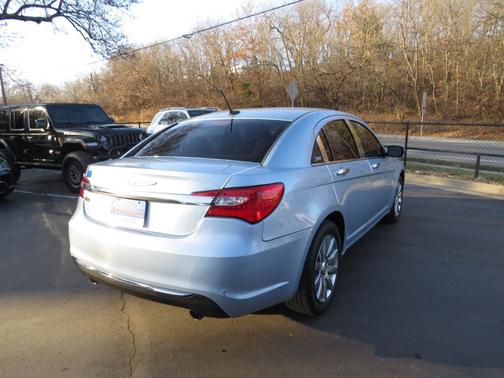 2013 Chrysler 200 Touring