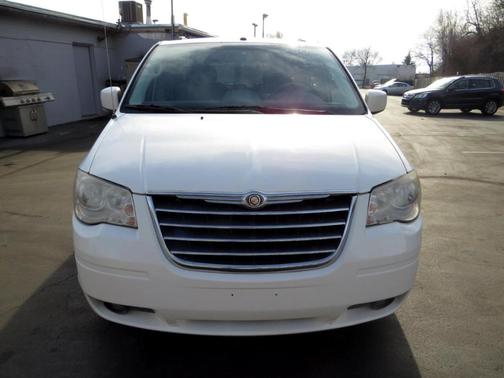 Photo 3 of 17 of 2008 Chrysler Town & Country Touring