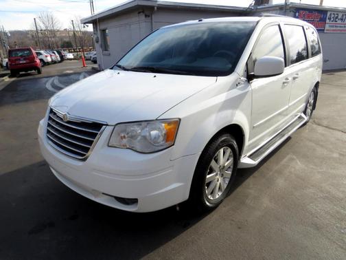 Photo 2 of 17 of 2008 Chrysler Town & Country Touring