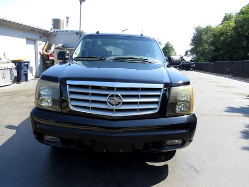 2004 Cadillac Escalade Base