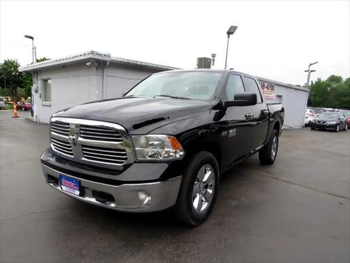 2014 RAM 1500 4WD Crew Cab 140.5'' Big Horn