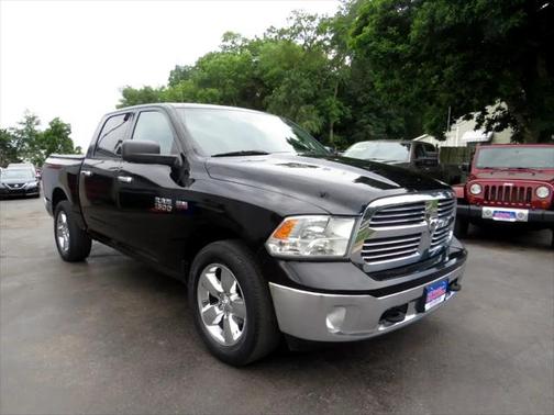 2014 RAM 1500 4WD Crew Cab 140.5'' Big Horn