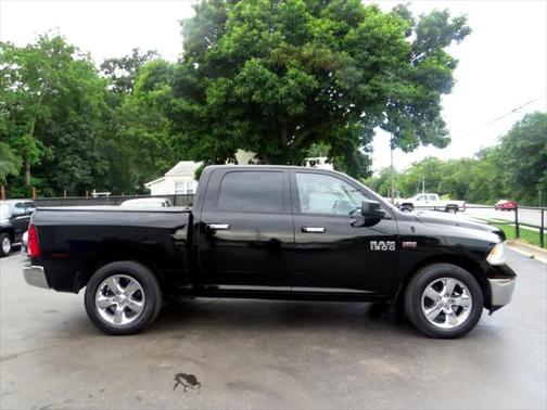 2014 RAM 1500 4WD Crew Cab 140.5'' Big Horn