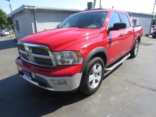 2011 Dodge Ram 1500 4WD Crew Cab 140.5'' Big Horn