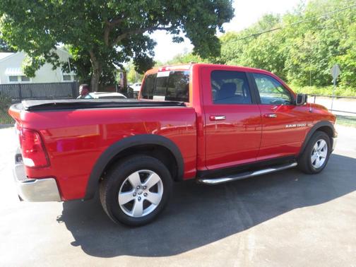 2011 Dodge Ram 1500 4WD Crew Cab 140.5'' Big Horn