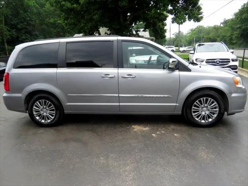 2014 Chrysler Town & Country Touring-L