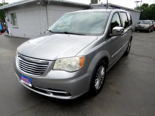 2014 Chrysler Town & Country Touring-L