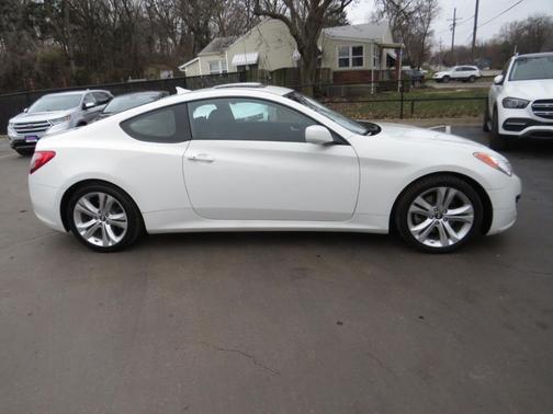 2011 Hyundai Genesis Coupe 2.0T Premium