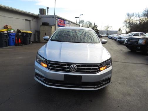 2016 Volkswagen Passat 1.8T SE