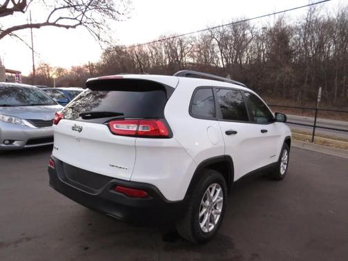 2016 Jeep Cherokee Sport