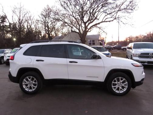 2016 Jeep Cherokee Sport