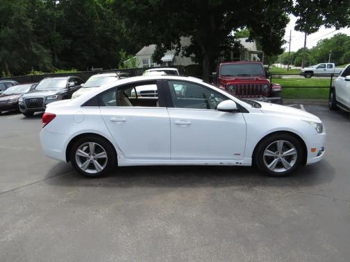 White 2013 Chevrolet Cruze 2LT