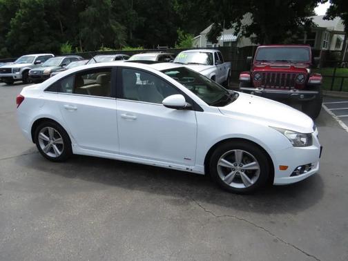 White 2013 Chevrolet Cruze 2LT