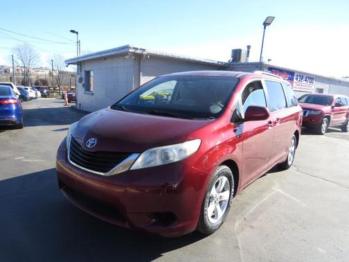 2011 Toyota Sienna LE