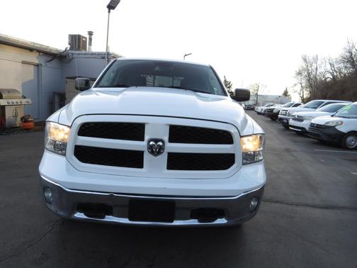 2016 RAM 1500 4WD Crew Cab 140.5'' Outdoorsman