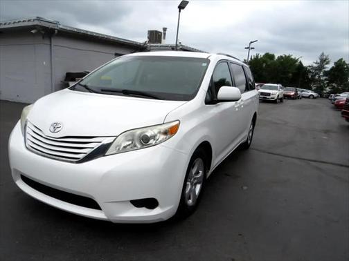 2016 Toyota Sienna LE