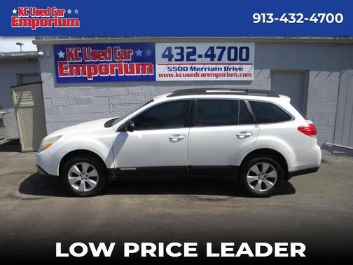 White 2012 Subaru Outback 2.5i