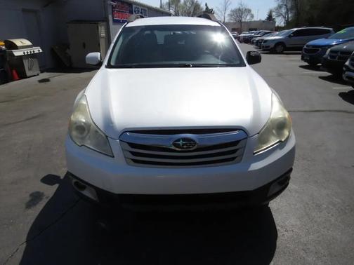 White 2012 Subaru Outback 2.5i