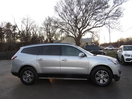 2017 Chevrolet Traverse 2LT
