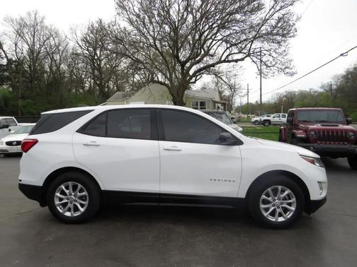 White 2018 Chevrolet Equinox L
