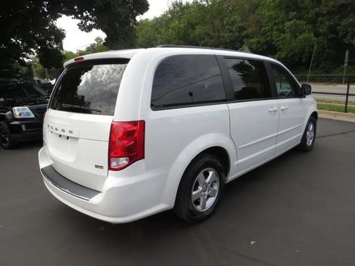 White 2013 Dodge Grand Caravan SXT