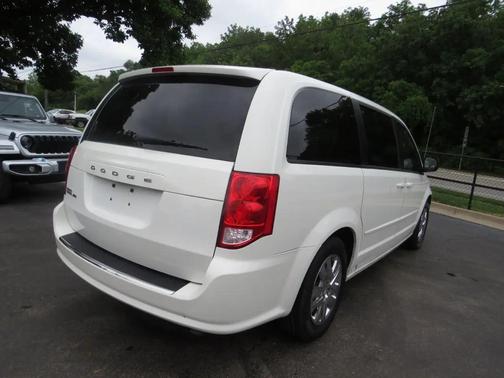 White 2013 Dodge Grand Caravan SE