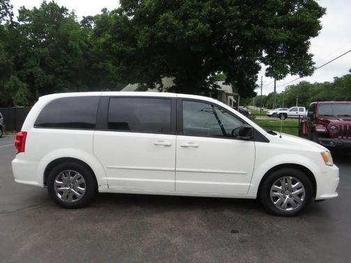 White 2013 Dodge Grand Caravan SE