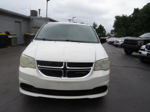 White 2013 Dodge Grand Caravan SE