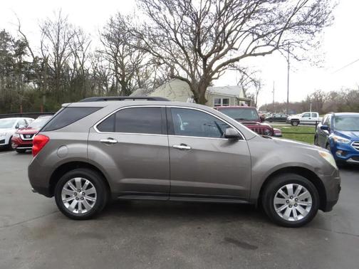Gray 2010 Chevrolet Equinox LT