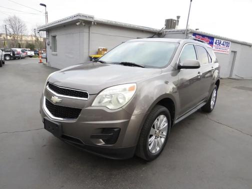 Gray 2010 Chevrolet Equinox LT