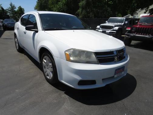 White 2014 Dodge Avenger 4dr Sdn SE