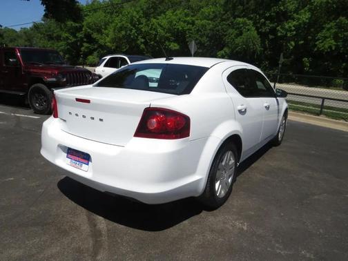 White 2014 Dodge Avenger 4dr Sdn SE