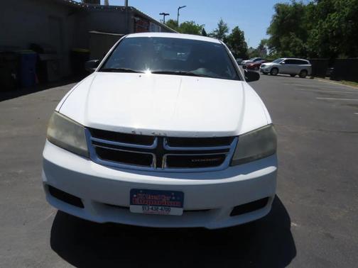 White 2014 Dodge Avenger 4dr Sdn SE