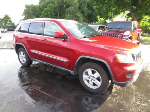 Red 2011 Jeep Grand Cherokee Laredo