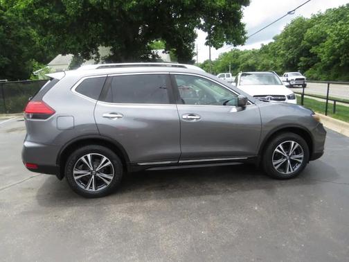 Gray 2017 Nissan Rogue SL