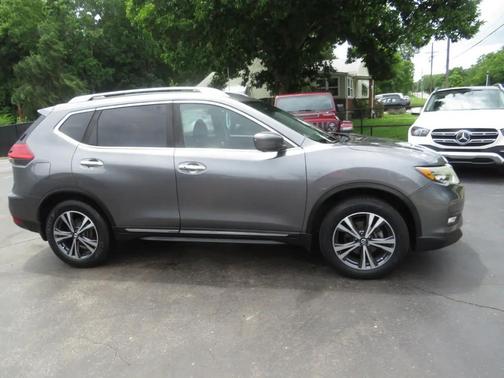 Gray 2017 Nissan Rogue SL
