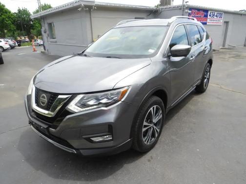 Gray 2017 Nissan Rogue SL